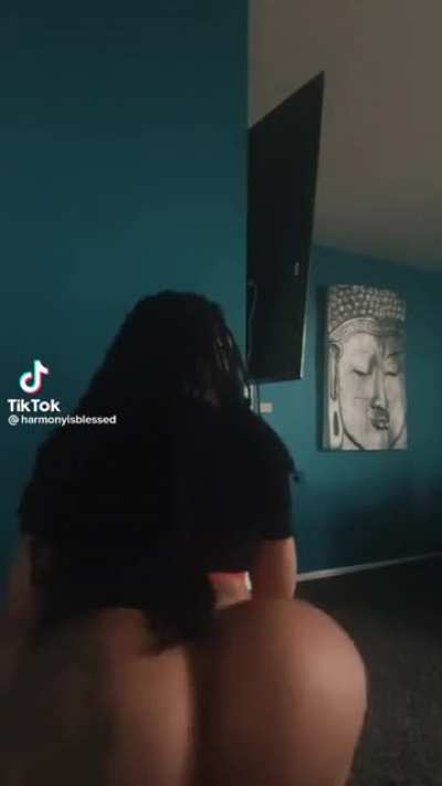 Too loud challenge HUGE ASS EBONY TWERKING