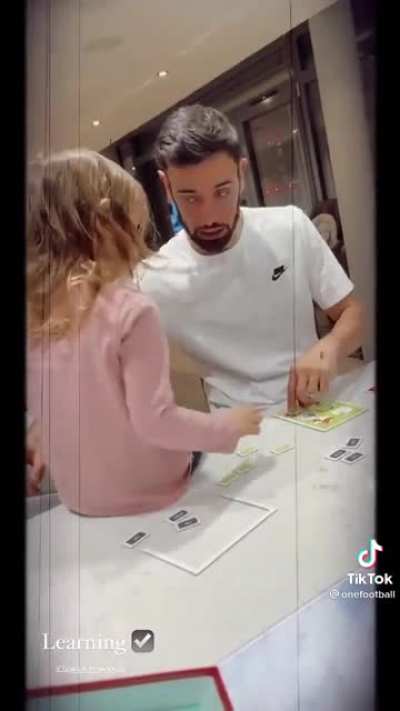Bruno teaching his daughter English