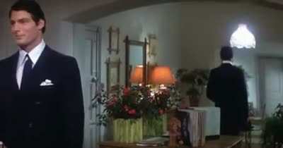 One of my favourite Superman scenes. No CGI, no clever camera angles. All we have here is Christopher Reeve turning into Superman in front of your eyes and he didn’t need a phone booth. Excellent acting from an excellent actor.