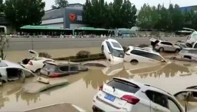 6 км тунне<wbr>ль. Сотни машин. Потоп. 100+ домой не придут.