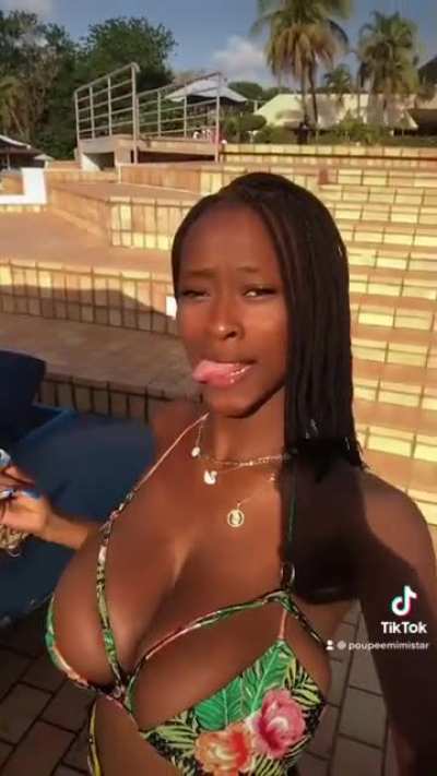 my boob'<wbr>s👙🌊💖