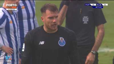 Jogador do SLB B sofre agressão gravíssima do GR do FCP B no jogo de hoje!