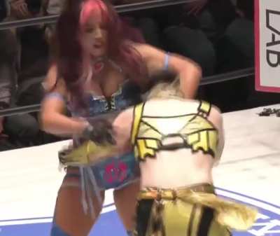 Mina Shirakawa vid