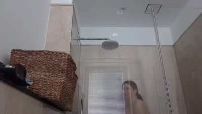 Kalte Dusche aus dem neuen Video