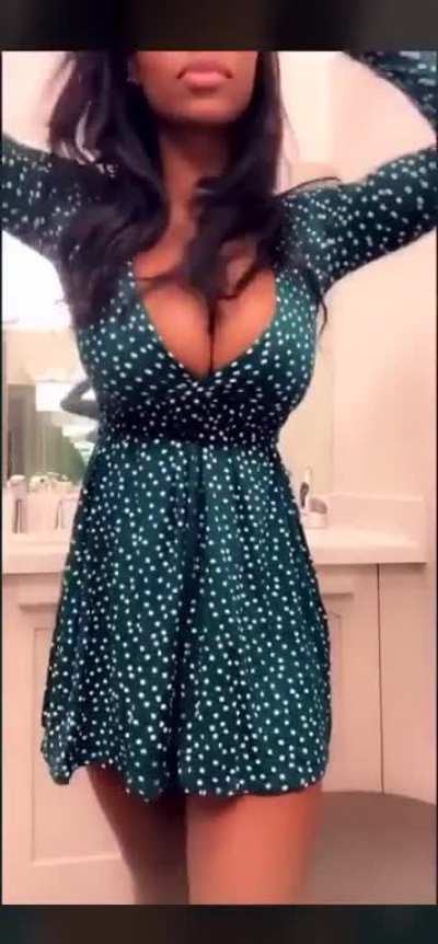 Curvy cleavage