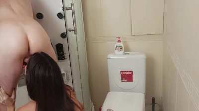 Blowjob from his back