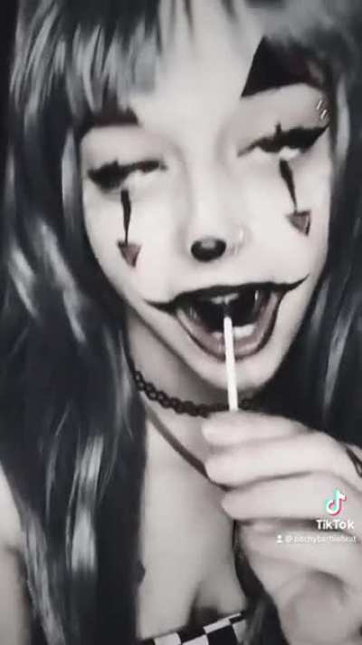 Does this make you feel uncomfy or horny? 😈👅