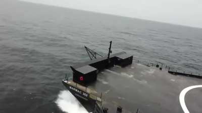 У Спейс<wbr>Экс четвё<wbr>ртая самох<wbr>одная посад<wbr>очная баржа для ракет. Назыв<wbr>ается «Нехв<wbr>атка грави<wbr>тации<wbr>», из новеллы Иэна Бэнкса «Мате<wbr>рия» (2008)