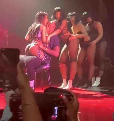 Teyana Taylor riding her husband Iman Shumpert during one of her concerts