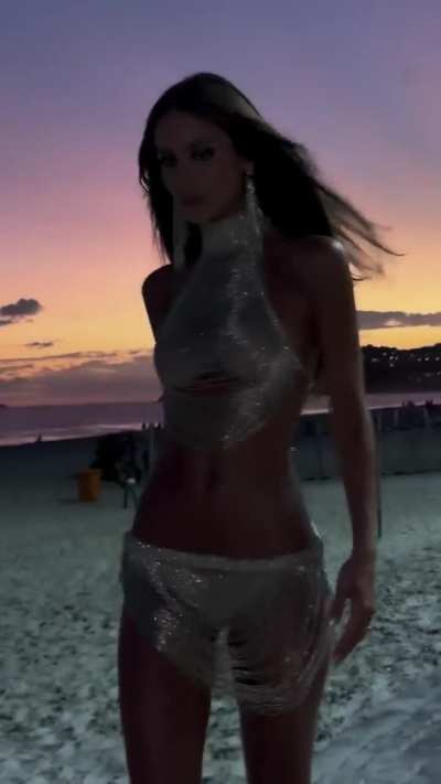 Beach nymph Aline Marquez 🧜🏻‍♀️