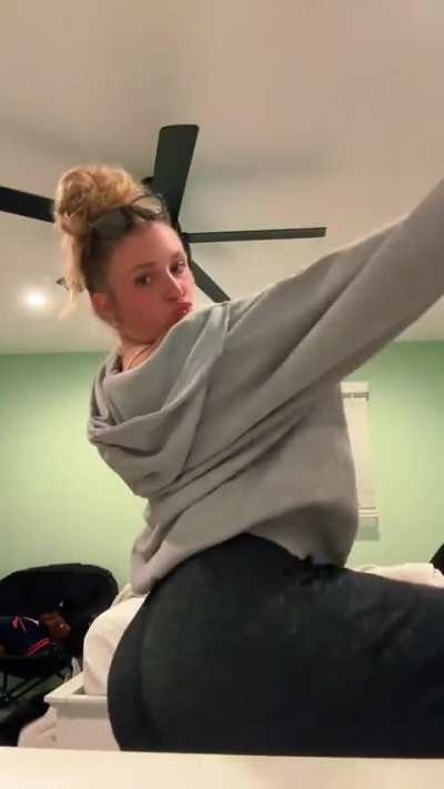 Love this girl. Ass the size of 2 planets