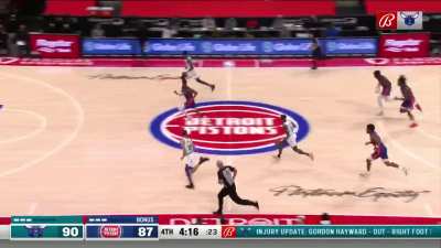[Highlight] Lamelo saves the ball from going out of bounds on one end, Jalen McDaniels throws it down on the other end.