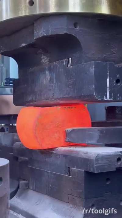 Giant power hammer