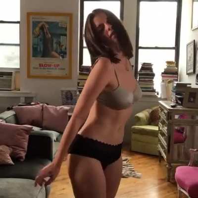 NEWLY RELEASED booty footage of her dancing in underwear a few years ago (Julia Fox, released 9/9/20)