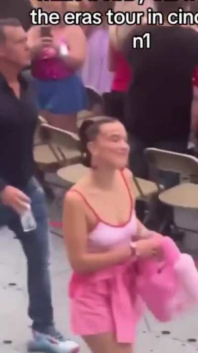 Millie @ Taylor Swift