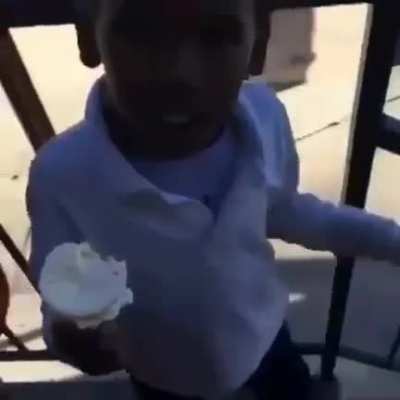 😭