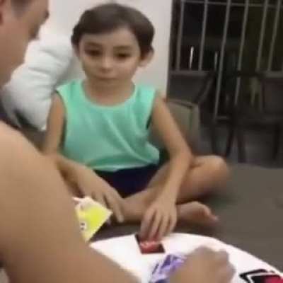 Só lembrei do core dando rage no uno KKKK