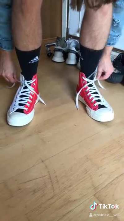 😅 Am I the only one to tie my shoes like this? 😅