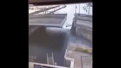 I made a funny compilation of Idiots doing stupid things (mostly), enjoy!