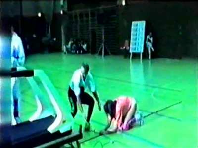 Woman loses pants on the treadmill