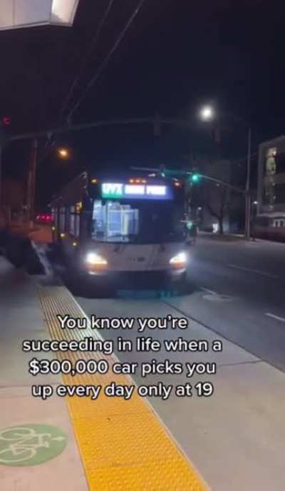 Woah she’s so rich!!!1!1!1! (From r/holup)