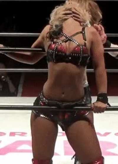 Toni storm