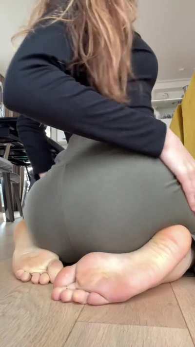 You know what day it is 😏🍑