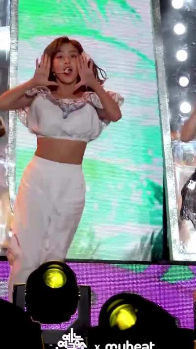 Jihyo - 👀