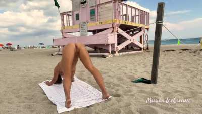 Beach GIF by missi<wbr>on_ic<wbr>ecrea<wbr>m