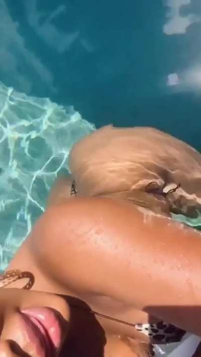 Under water azz