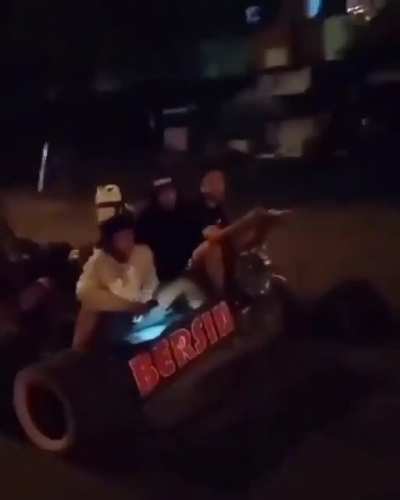 Toma mi mano y escapemos de Linares juntos