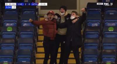Silva, Mount & Jorginho celebrating Emerson’s goal. 🙌
