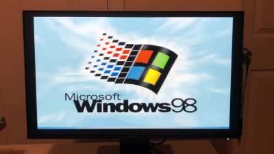 Installed Windows 98 on an SSD, but it's buggy