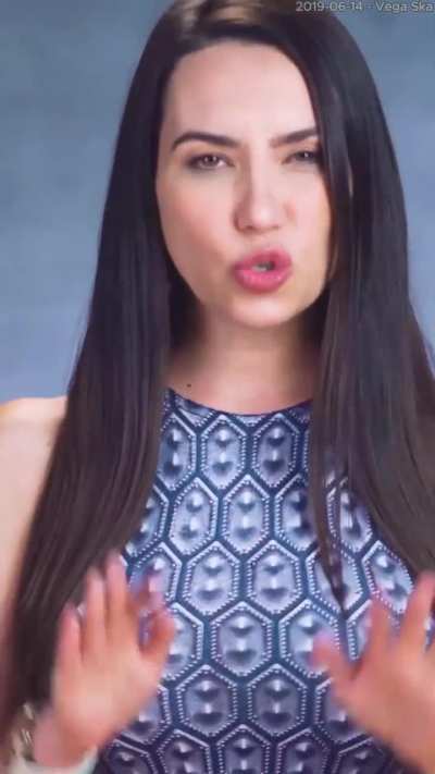 2019-06-24 Trisha Hershberger. Im mezmorized by that dress