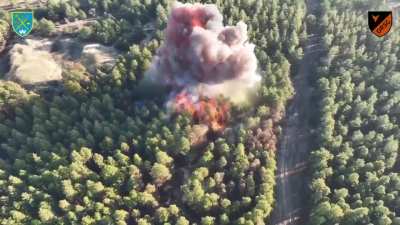 russian BM-21 Grad MLRS was destroyed in the Kherson region.
The explosion afterwards was really impressive.