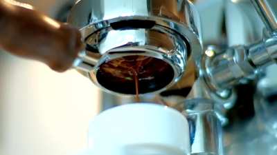 New grinder, new workflow video. I'm sorry I still suck at latte art. Enjoy the video. Details in the comments