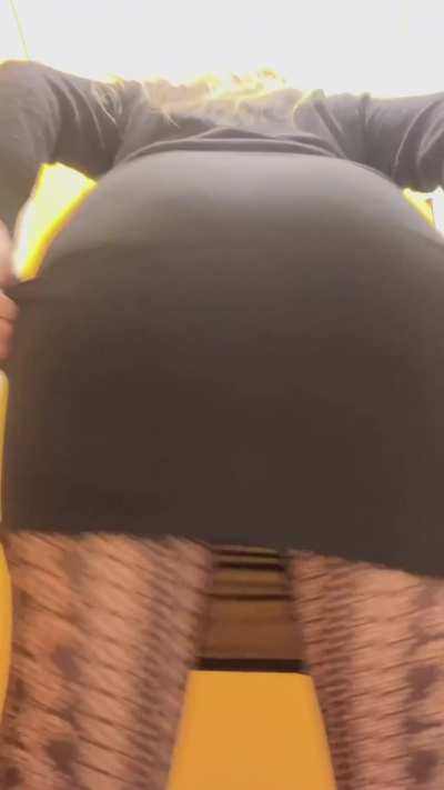My ass gets bored at my office chair so I came here and shake it for you!