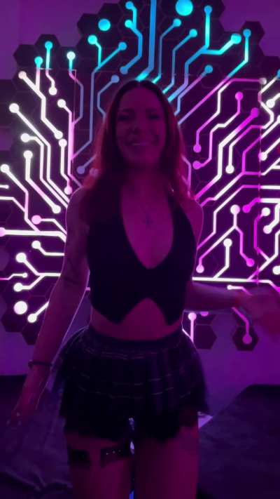 rave girls in plaid mini skirts🤤>>>