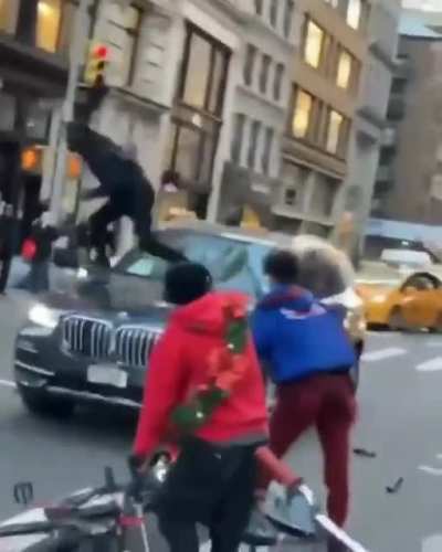 This group on bikes attack a BMW driver in NYC