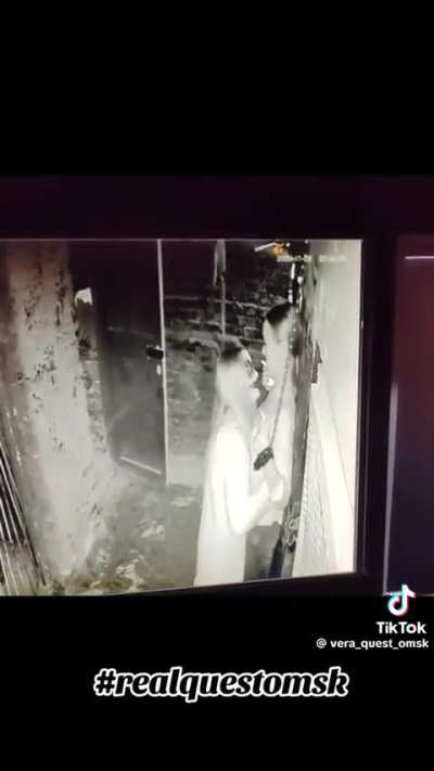 Escape room tickle
