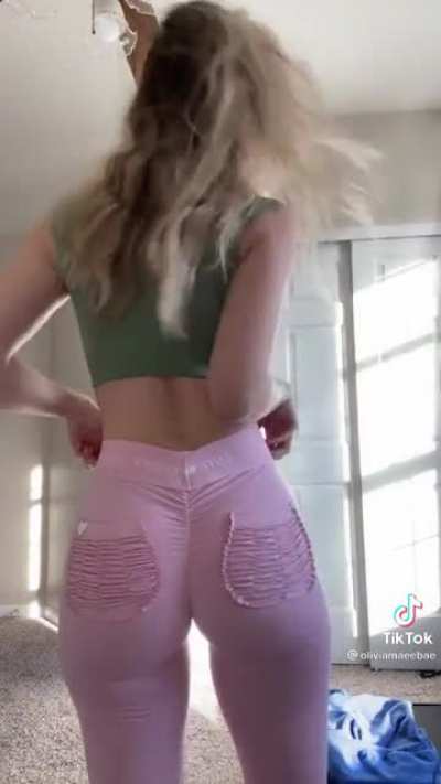 That ass was unexpected 👀