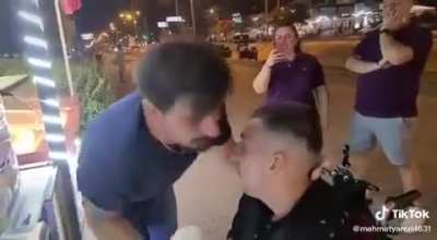 The good freak out. This guy deserves an award!