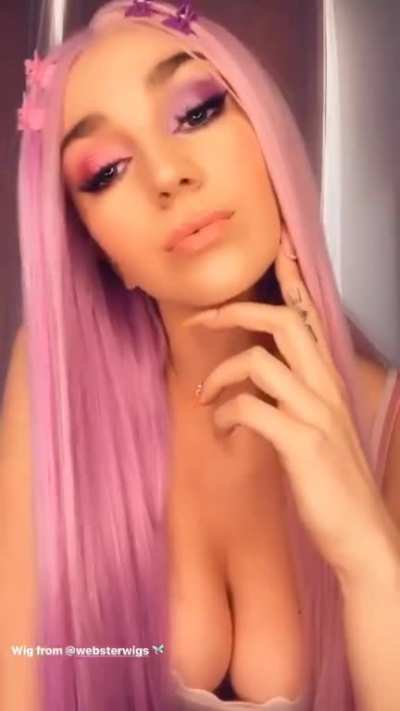Gorgeous babe