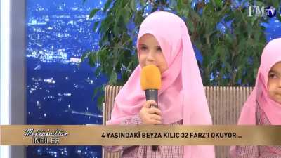 4 Yaşındaki Beyza Kılıç 32 Farz'ı Okuyor