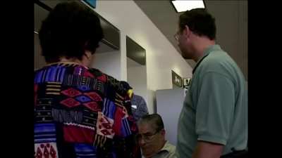 Airport Employee Helps Couple Suffering from Alzheimer's