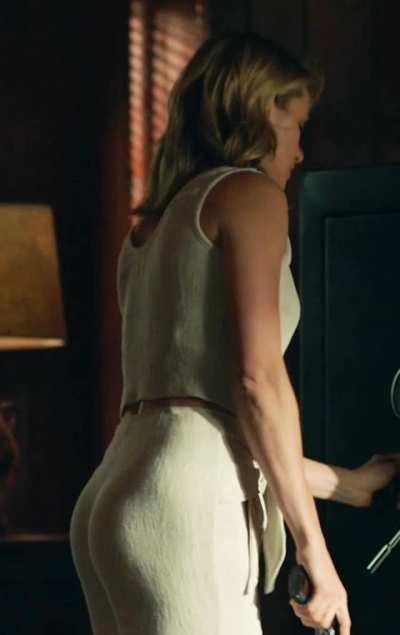 Shantel VanSanten looking like a snack