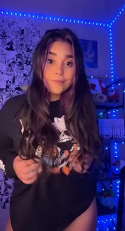 I wish more older men were into eating my young Latina pussy until I cum