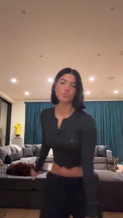 Charli damelio ass🔥🔥<wbr>🍑🍑