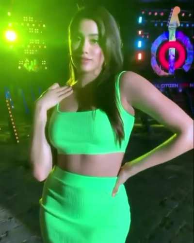 Janhvi Kapoor Figure🍑