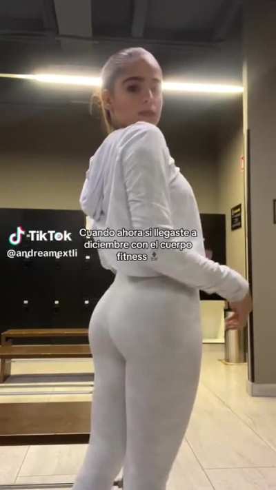 que buen culo de puta para romper y llenar de leche hasta que chorree